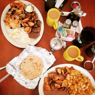 Cafe Holliday Breakfast